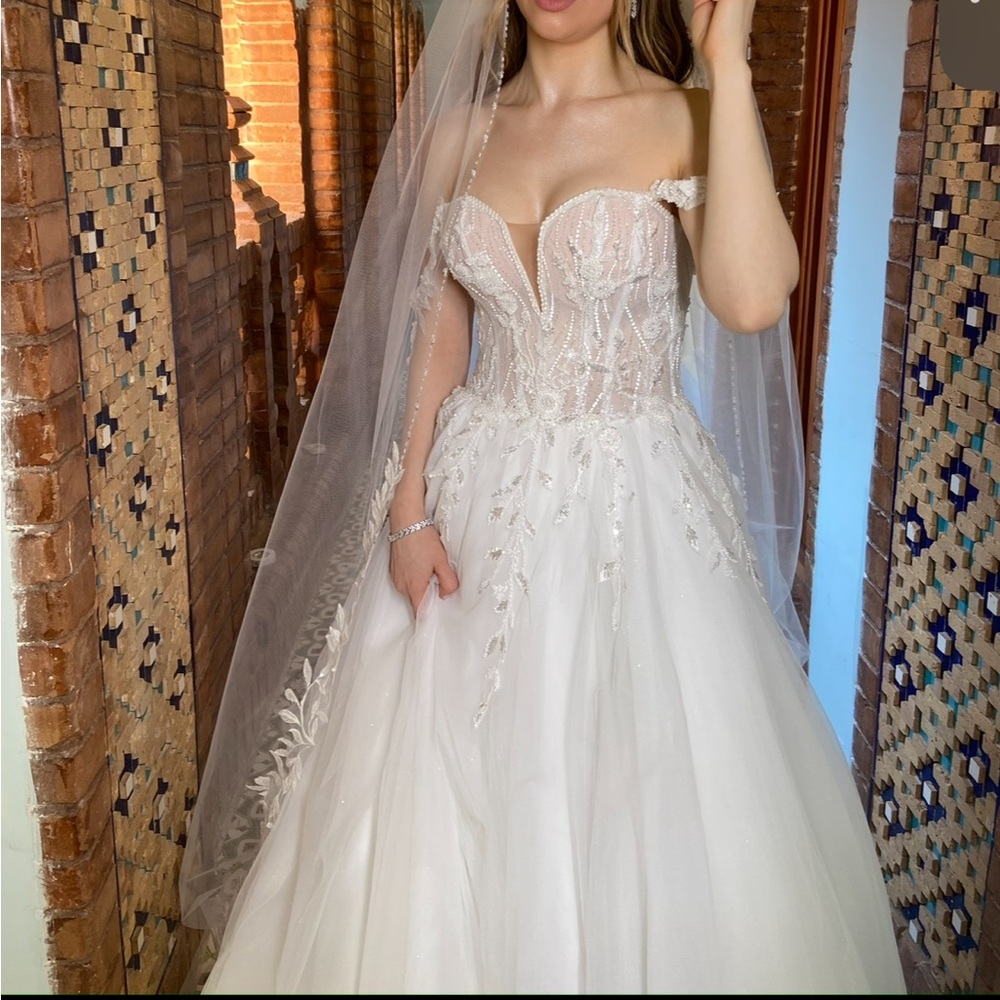 Elegant White Bridal Gown with Veil